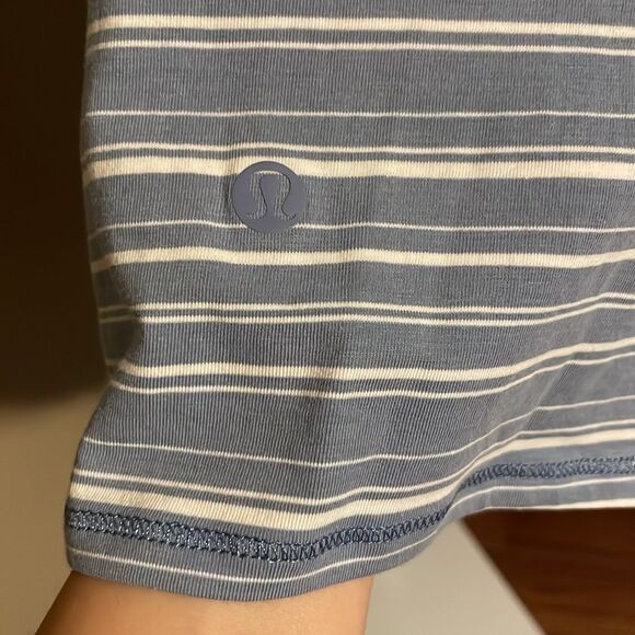 Lululemon All Tied Up Tank P2P 18 Sz 8 Cut Back Stripe Tempest Blue White 891 - Picture 3 of 6